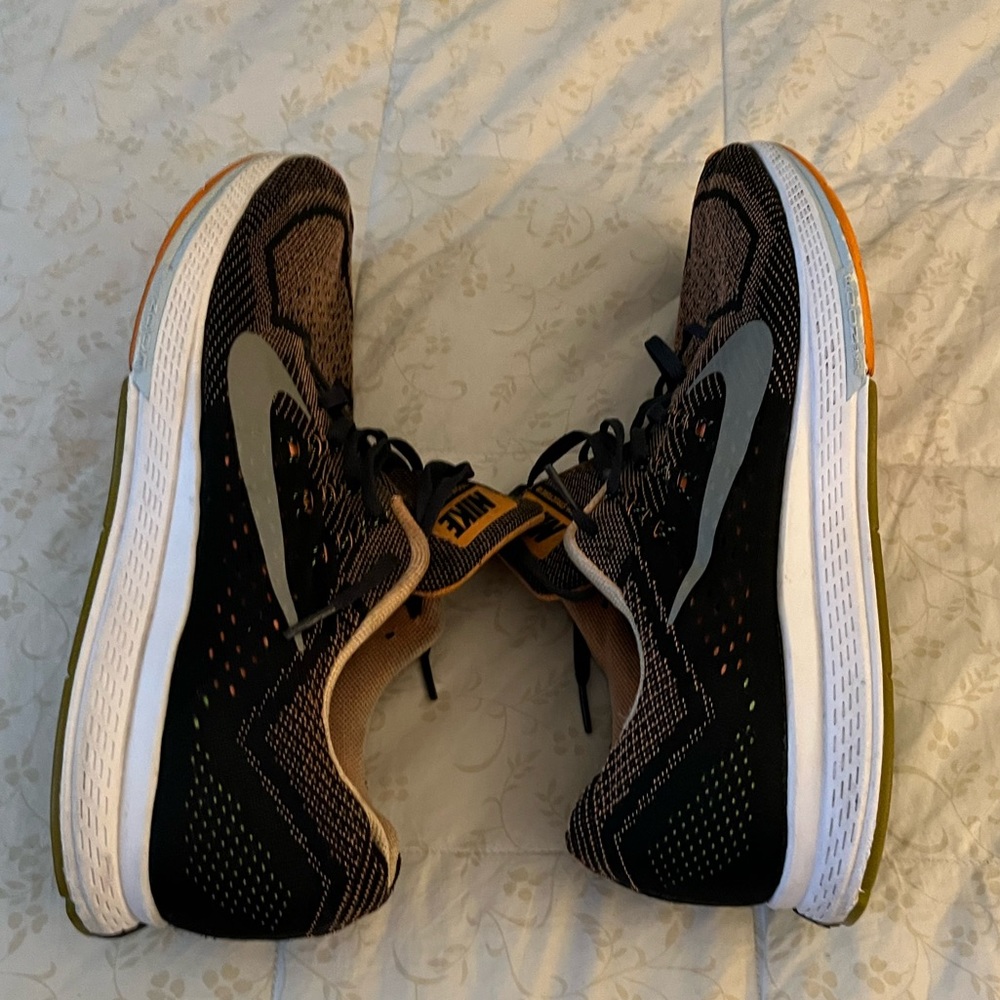 Nike zoom structure 18